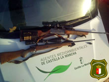 Sorprenden a tres cazadores furtivos y se incautan de cuchillos, un hacha y carne de ciervo