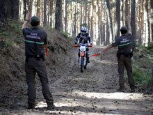 Controlar el tráfico de vehículos a motor en espacios naturales