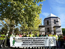 Un Agente es amenazado con una escopeta cargada