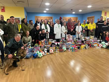 Un granito de Navidad para los más pequeños en el Hospital de Valme